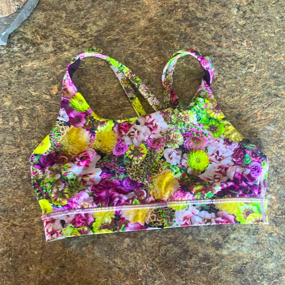 Lululemon sports bra size small